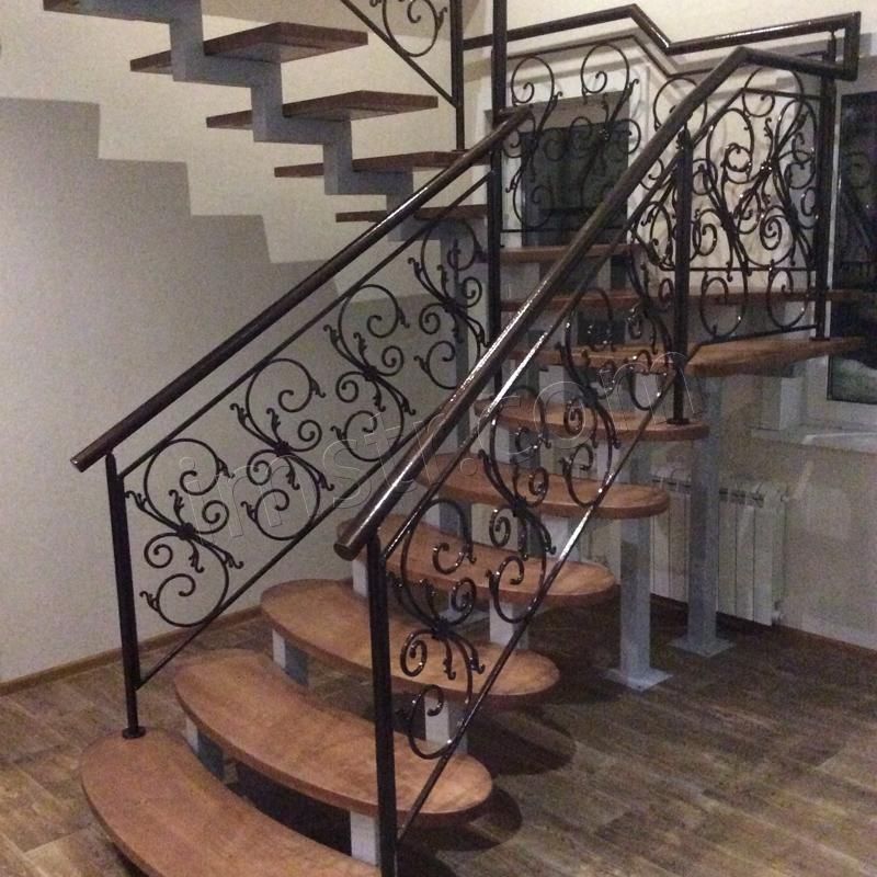 Лестница с коваными элементами «Скарлетт»