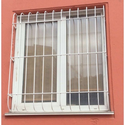 Глухая металлическая решетка на окно